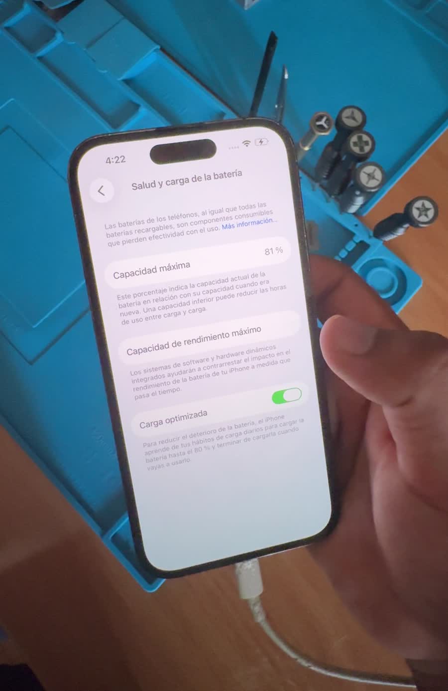 Pantalla del iPhone antes de la reparación: capacidad máxima del 81 %